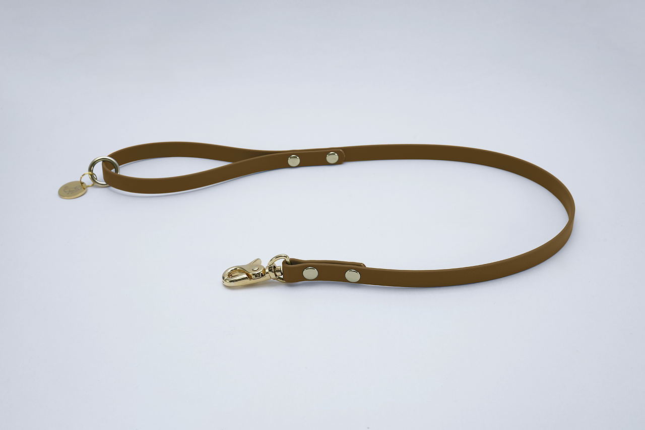 #色_コヨーテブラウン